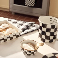 Courtly Check 7 Cup Measuring Cup