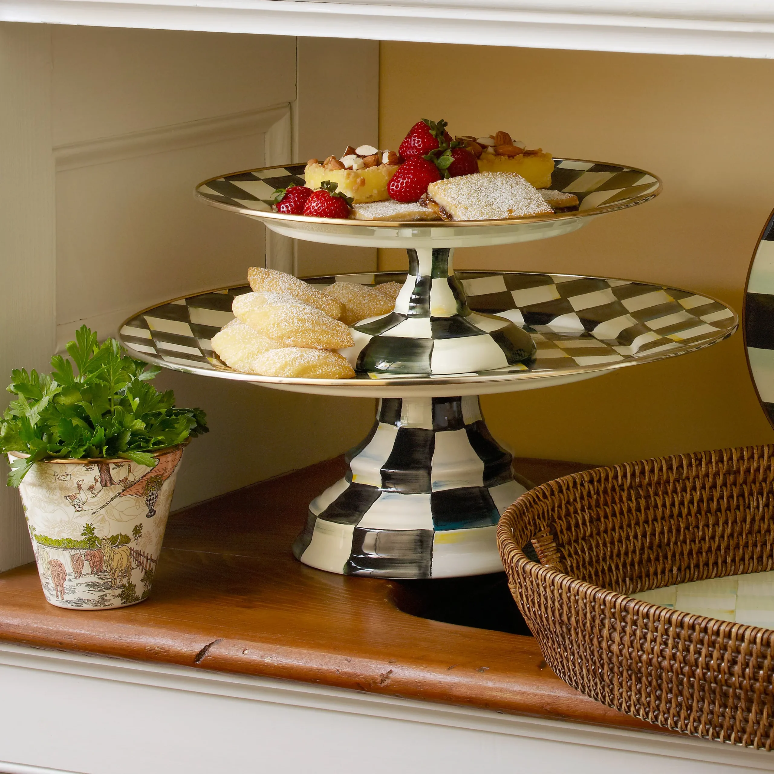 Courtly Check Large Pedestal Platter
