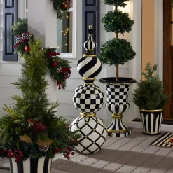 Courtly Check Trophy Topiary