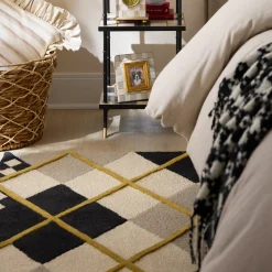 Cream Argyle 8' x 10' Rug