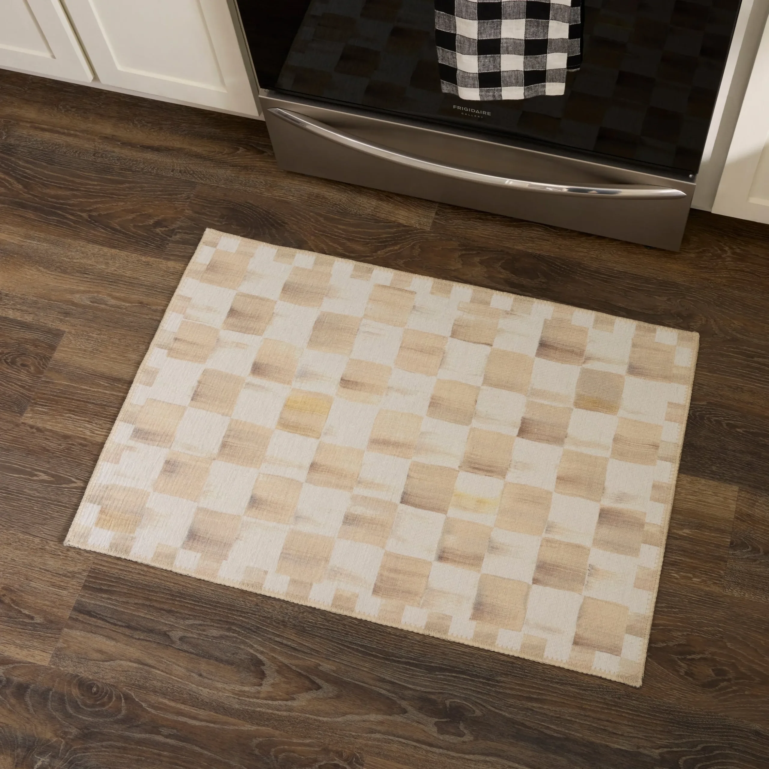 Mocha Checkered 2' x 3' Washable Rug