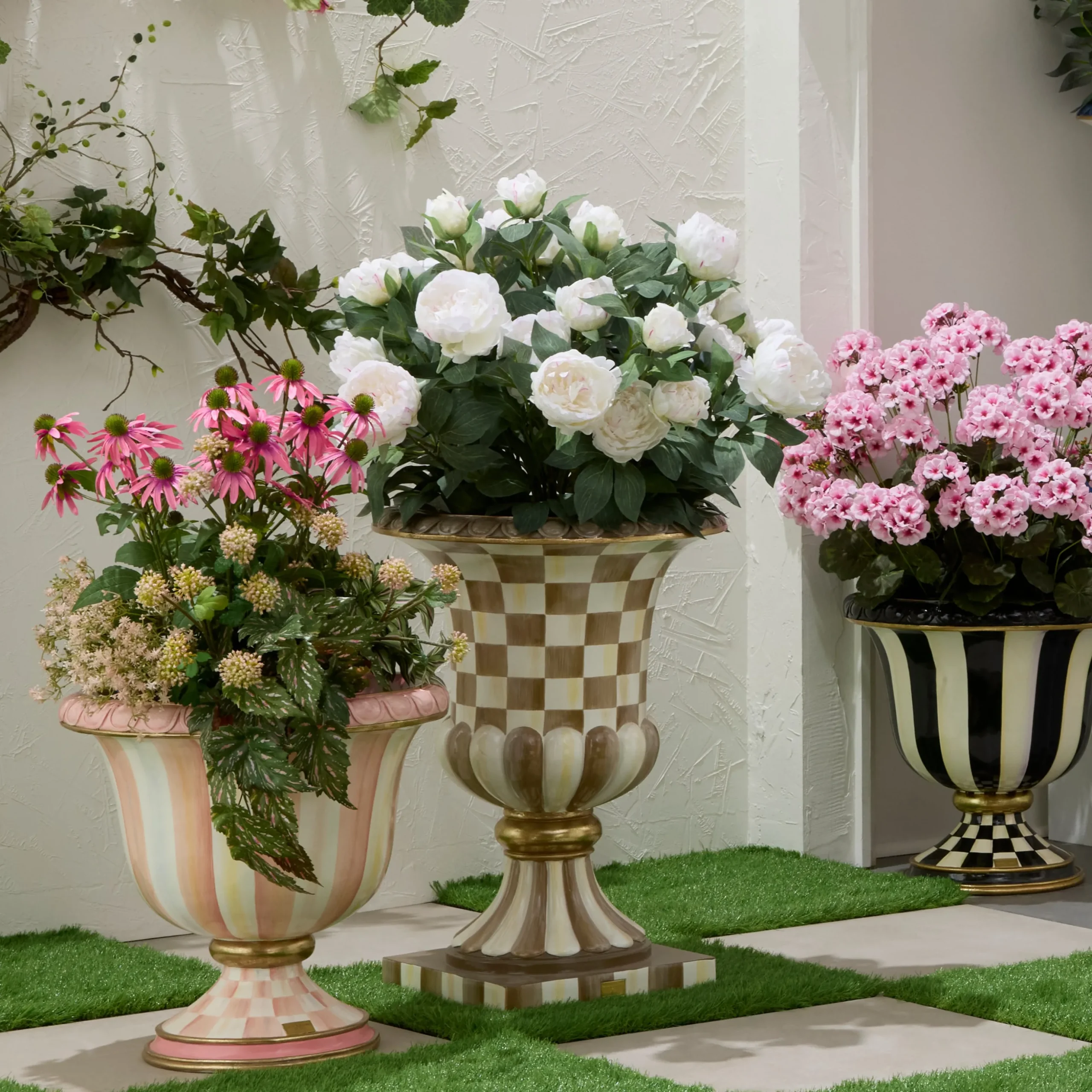 Mocha Check Pedestal Urn