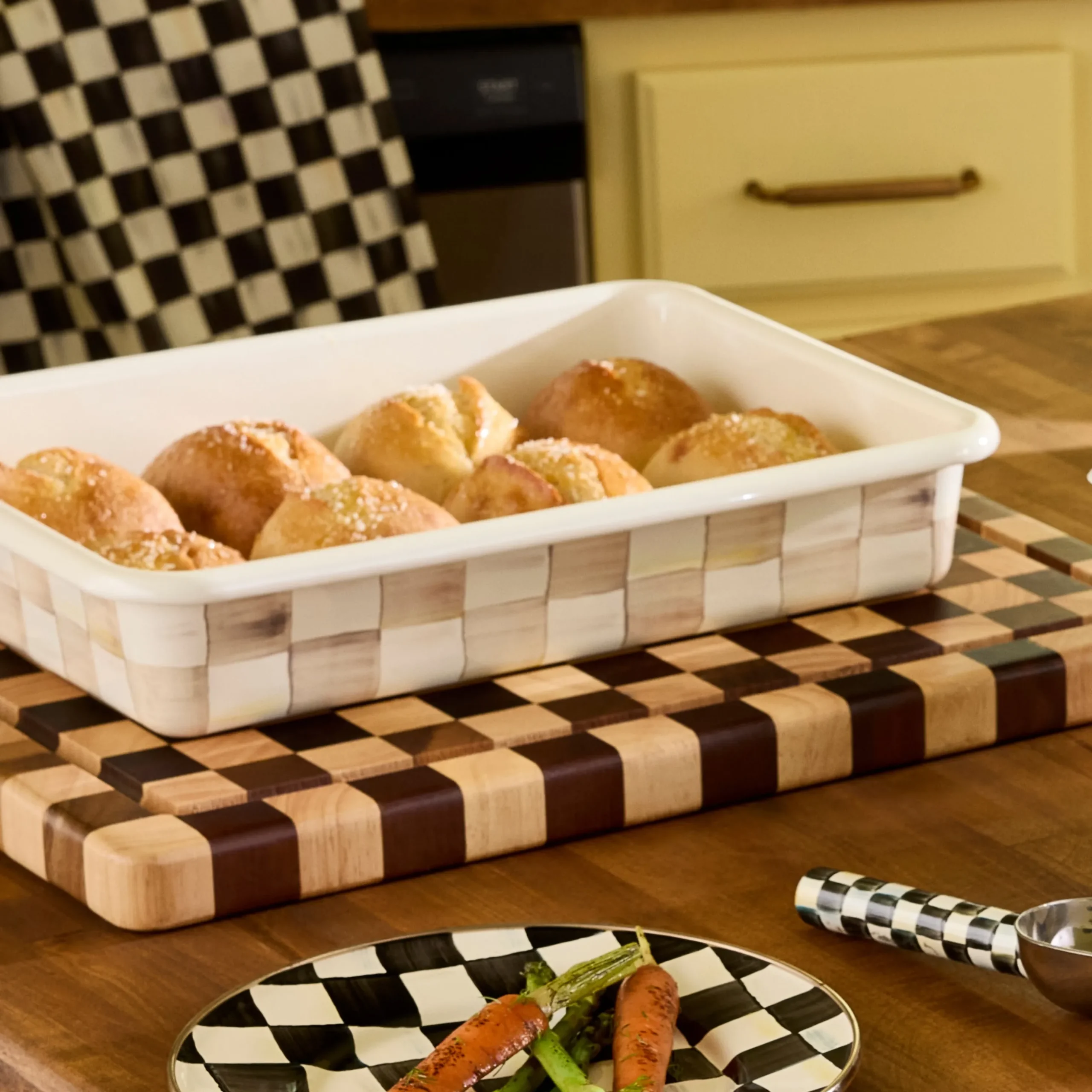 Mocha Check 9" x 13" Baking Pan