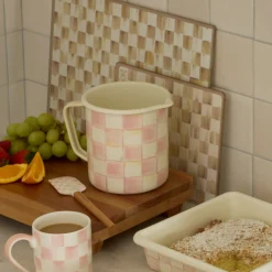 Rosy Check 7 Cup Measuring Cup
