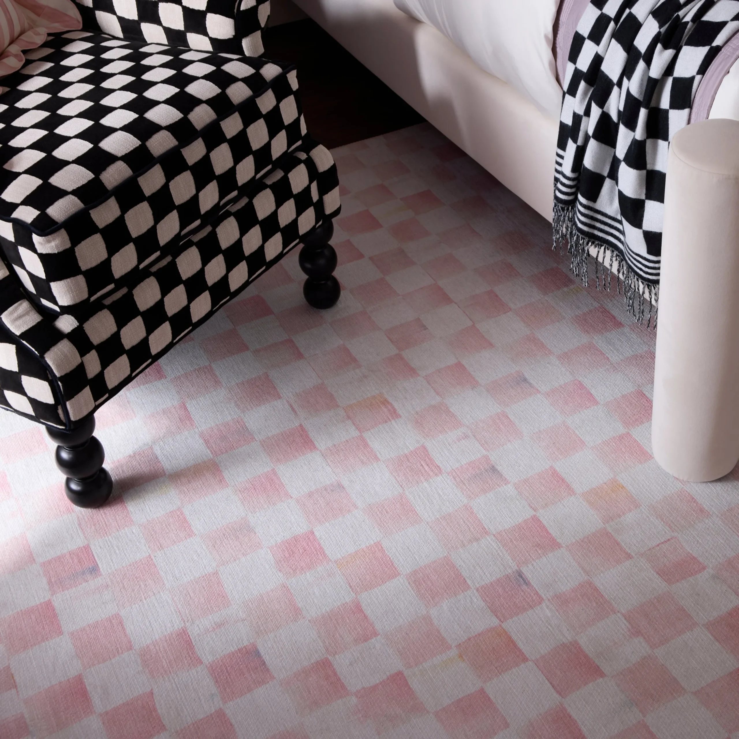 Rosy Checkered 8' x 10' Washable Rug
