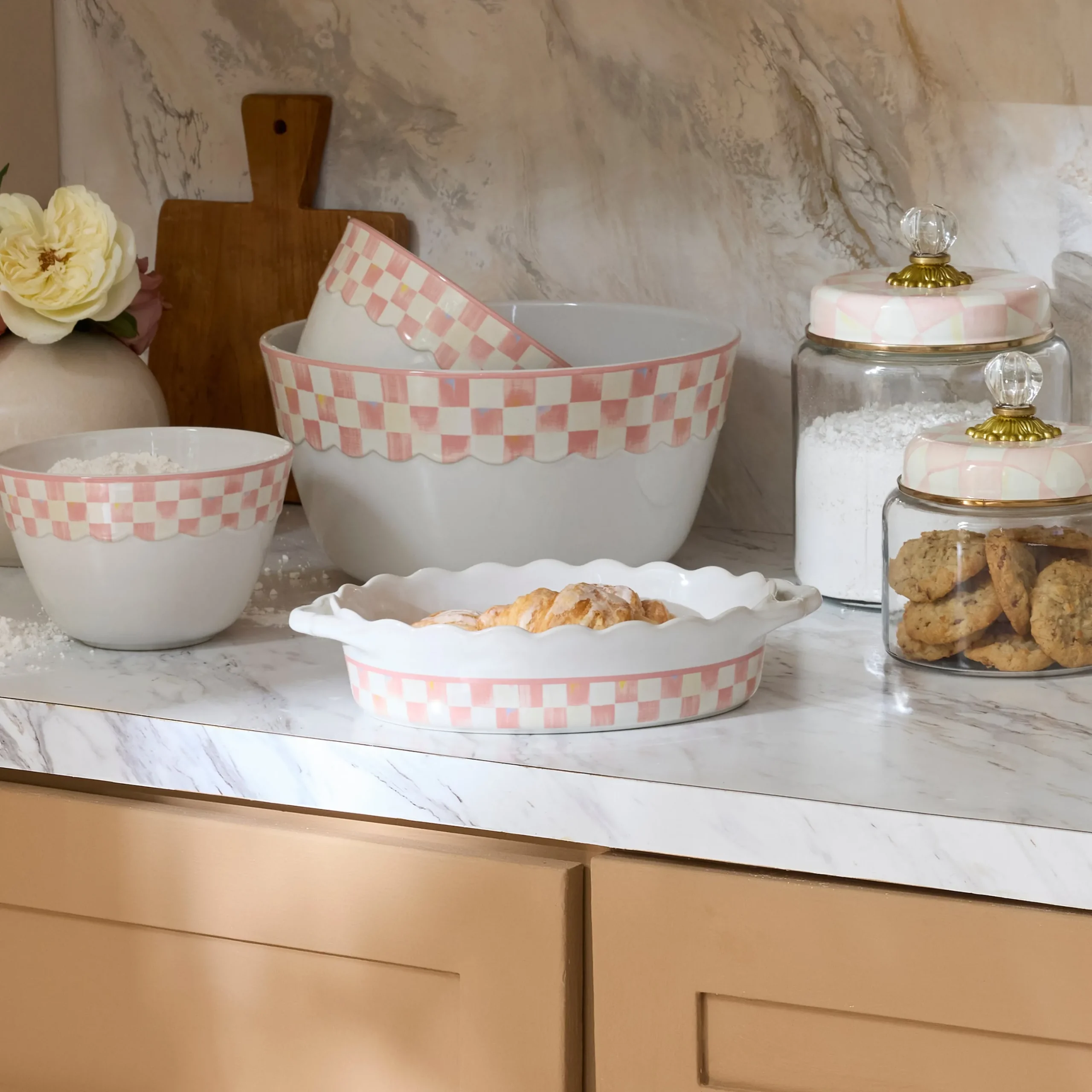 Rosy Check Everyday Medium Oval Baker