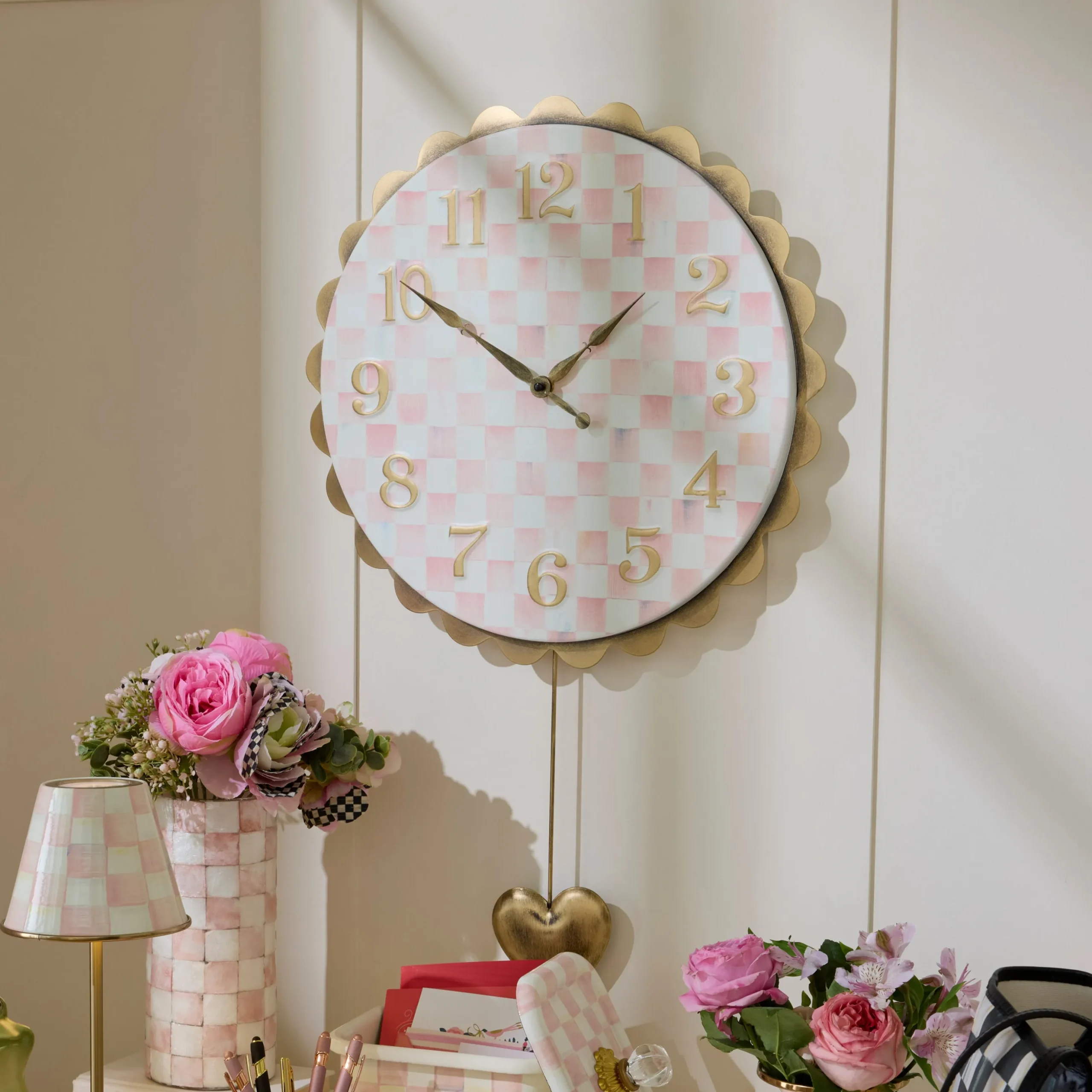 Rosy Check Heart Pendant Clock