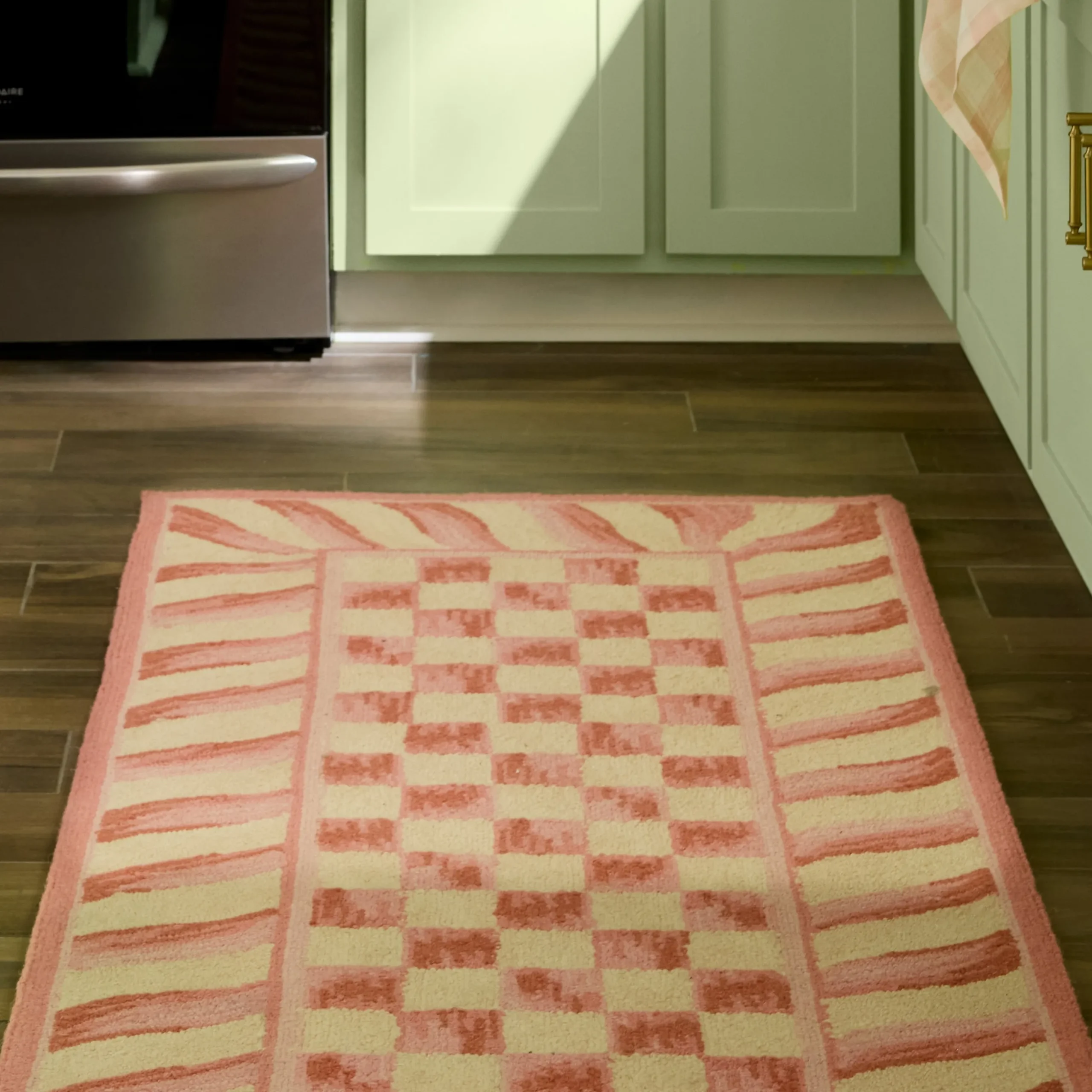 Rosy Check 2'6" x 8' Rug