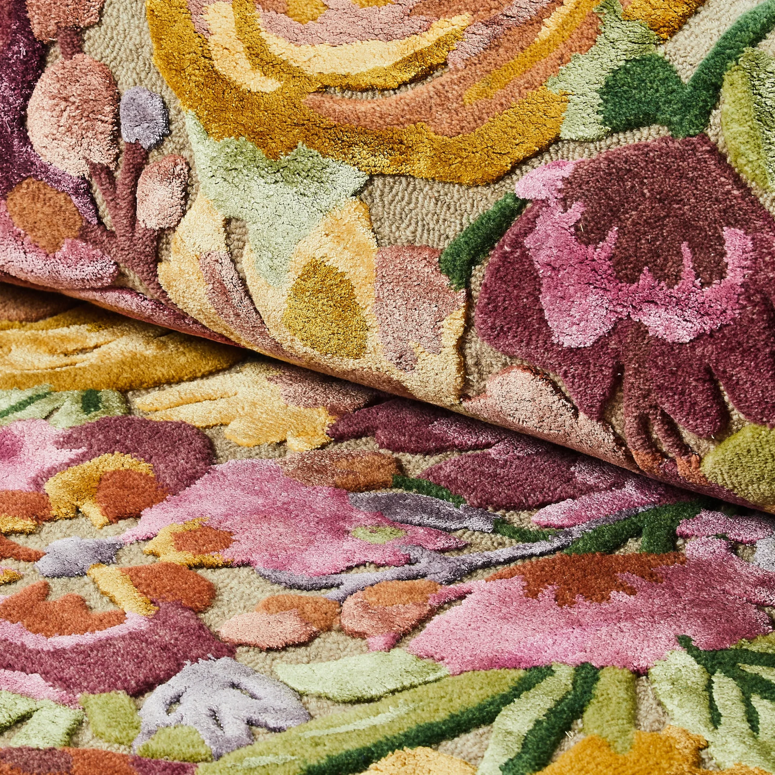Scalloped Flower Meadow 2'3" x 3'9" Rug