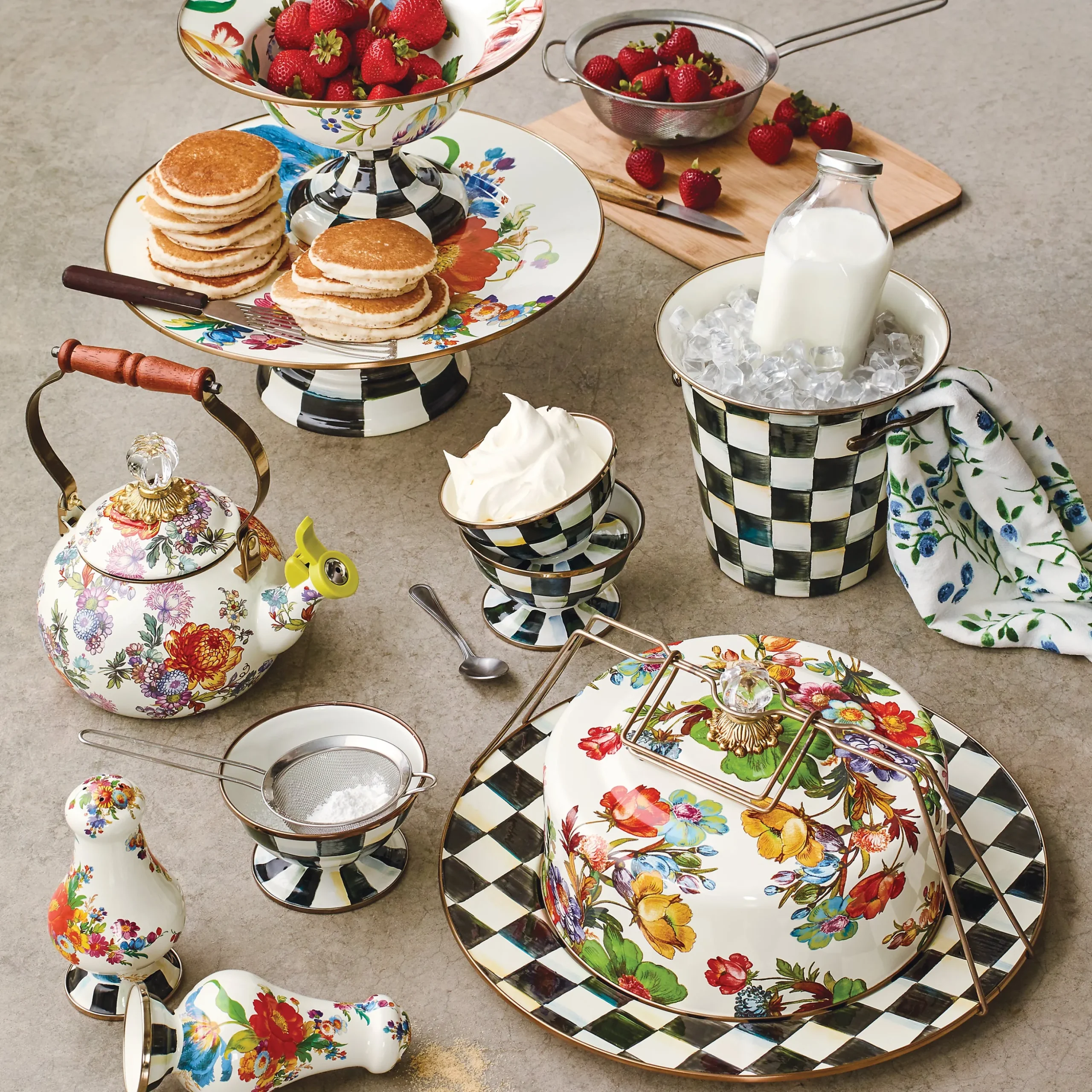 White Flower Market Cake Carrier