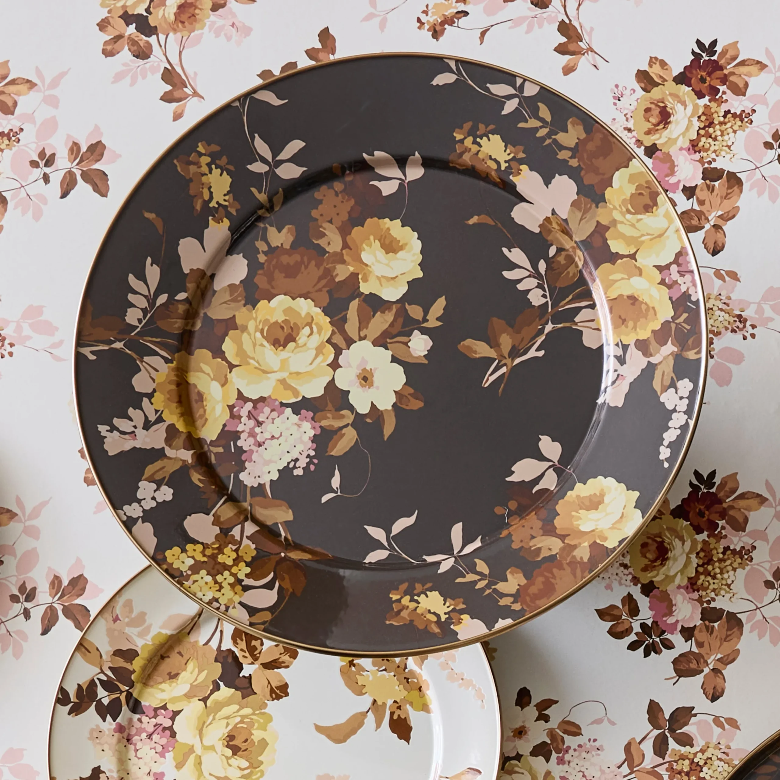 Wild Rose Brown Round Tray