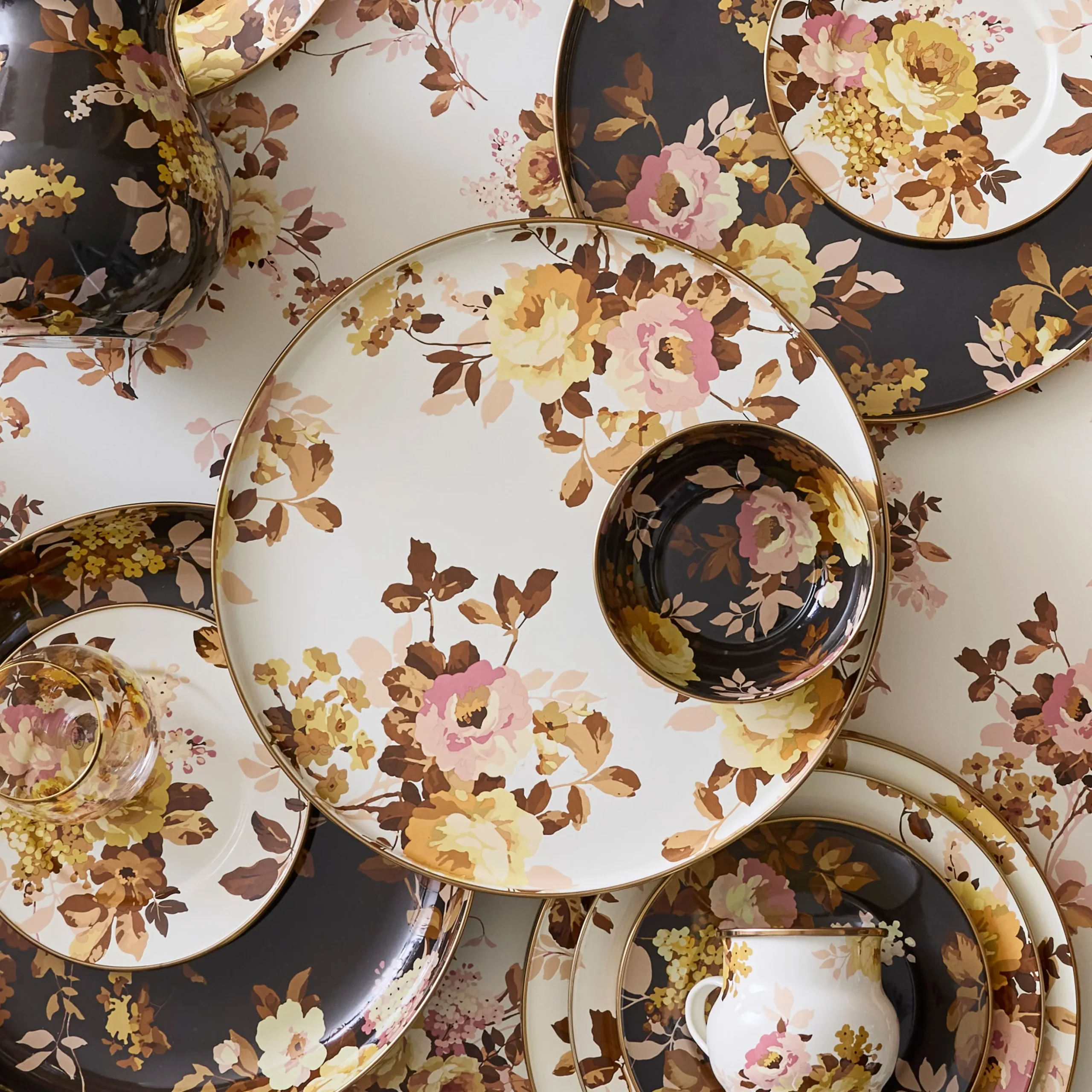 Wild Rose White Round Tray